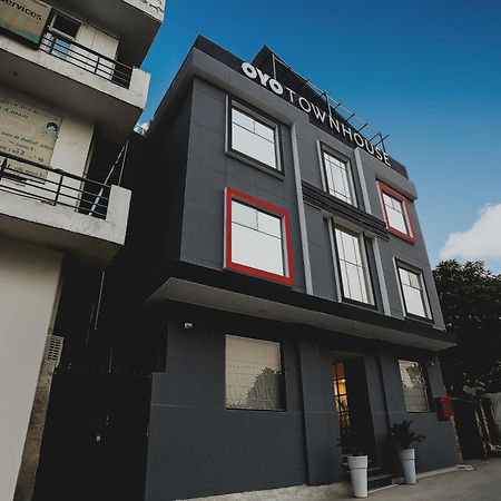 Collection O Townhouse 069 Hotel Gurgaon Exterior photo