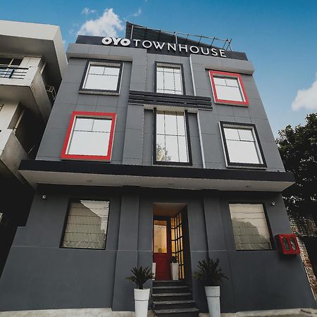 Collection O Townhouse 069 Hotel Gurgaon Exterior photo