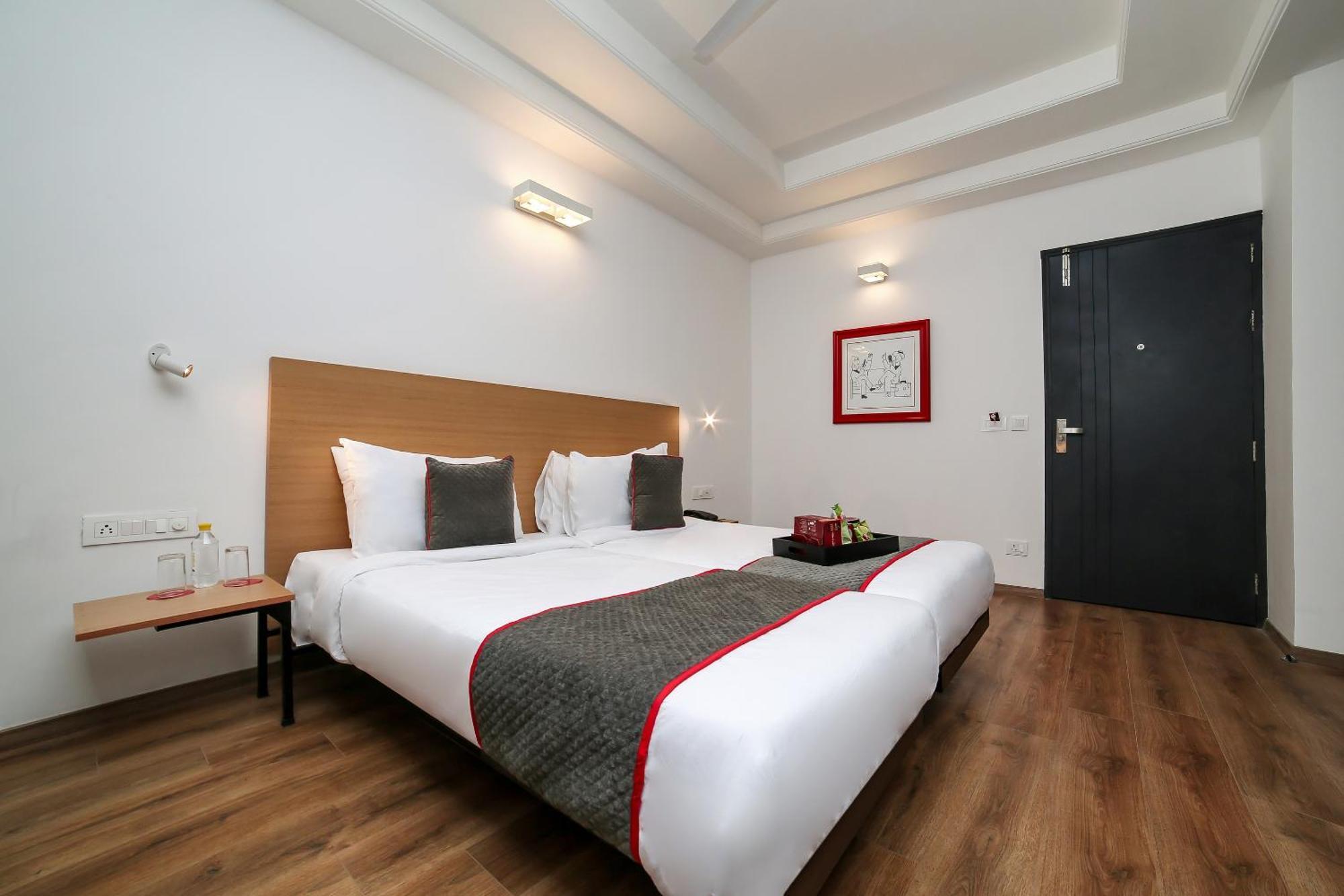 Collection O Townhouse 069 Hotel Gurgaon Exterior photo